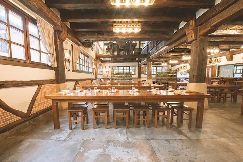 Mesas de madera para 12 comensales